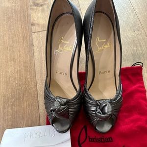 Christian Louboutin metallic gray lady Gres
